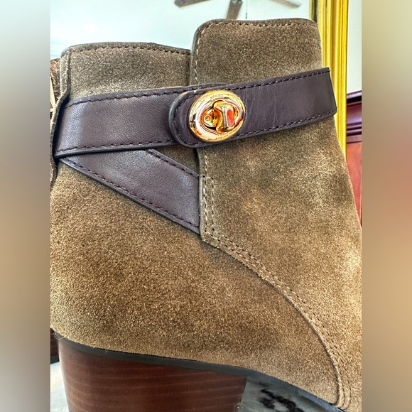 Coach- olive green/brown sueded booties with brown leather strapping - Picture 3 of 11